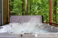 Mountain Top Cabin with Big Views, a Relaxing Hot Tub and 2 Gas Fireplaces.