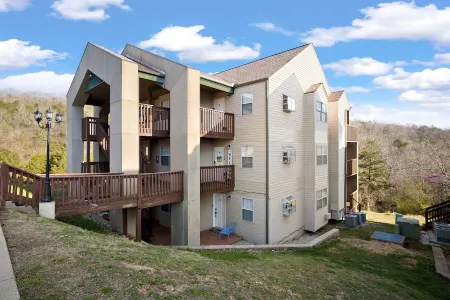 Family/Pet Friendly Walk-in Branson Condo by Sdc with Pool