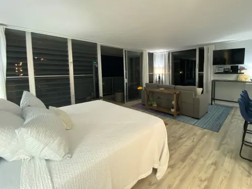 Beachfront & Oceanviews - New Furnishings Hotels in Punaluu