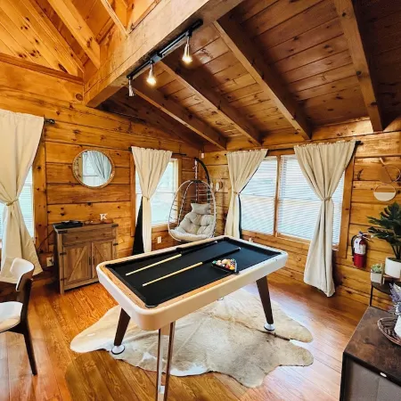 Back to Creek • Pool Table • Firepit • Grill