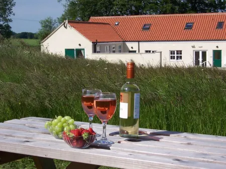 Laura's Loft - Private, romantic self-catering apartment with views for couples Отели в г. Гритам вит Сомерсби