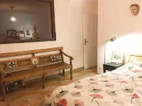 Dreaming in Provence among the olive trees, with a view of the Sainte Beaume mountain range Hotels in Barjols