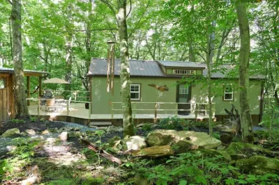 Hideaway from it all ! Holyfield Hideaway, Flag Pond, Tennessee
