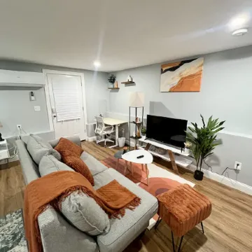 Cozy 2-Floor Apartment with Garage Access