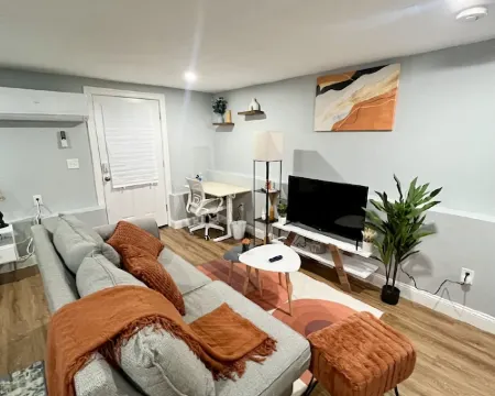 Cozy 2-Floor Apartment with Garage Access ウースターのホテル