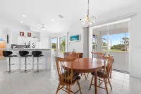 Cheerful & Vibrant Home Near Mineral Springs