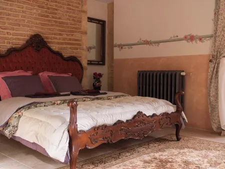 "La Chapelle aux Roses" Отели в г. Ле-Бюг