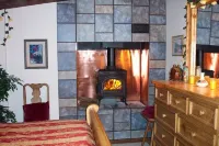 Wildwood Gardens Scenic Rustic Vacation Retreat on the River