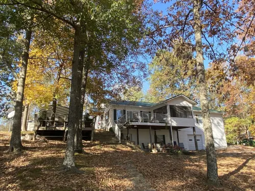 5 BR Retreat on Beautiful Smith Lake & Close to I-65