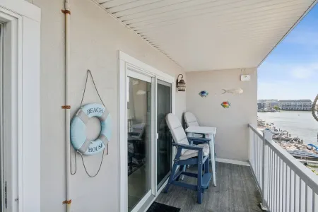 Downtown Bay View Luxury Condo Spectacular view!