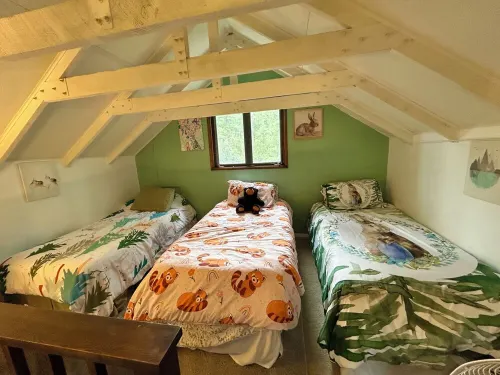 Private Forest Lodge w/Game House, Spa, mins to DT