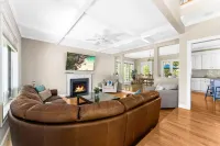 New* Spacious Vacation Private Home, 5 minutes to Beaches/ Narragansett Pier
