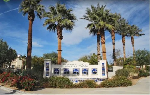 Beautiful & spacious home-gated community. Private yard w/salt water pool/spa. - 4-Sterne