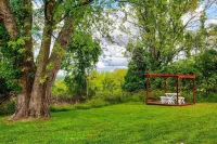 Poconos Mountain View Cottage Near Skiing, Hiking   NO CLEANING FEE!