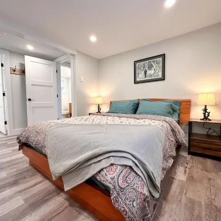 Brand New, Private Home w/ Nordic Hot Tub- Just 1/2 Mile to Jay Peak Resort Отели в г. Джей