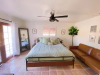 Charming 2-bedroom house with WiFi, AC in welcoming Yucca Valley
