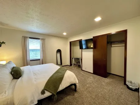 Vintage modern / boho Gallatin townhome!