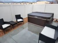 Beautiful New Kanab home with private hot tub!