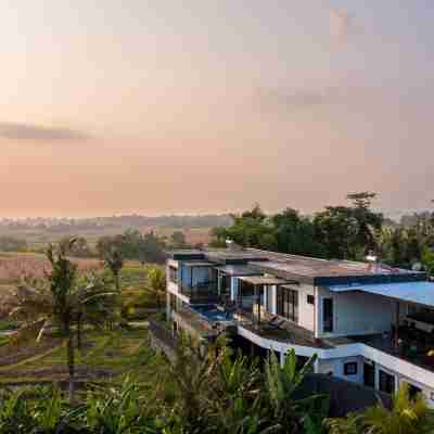 Tippo's Bali Villas Hotel Exterior