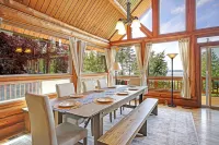 Large Log Cabin w/Ocean Views, indoor/outdoor games, 5mins walk to beach
