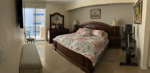 Luxury Condo Across from the Beach. STR-00342