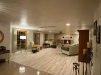 Luxury ranch home a mile from Lambeau, 1 hr OSK, 15 Min GRB, 10 MI 92C.