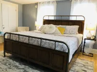 Newly Renovated, Classy, and Elegant!