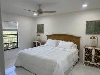Discount Naples Park Shore Resort Penthouse Hog Fish Harry’s