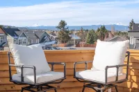 Modern Home w/ mountain views! — 9 minutes from downtown!