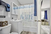 Rustic Spacious Studio/Aurora area/Sleeps 2/Pet Friendly/FREE WI-FI & Parking Hotel dekat Paramount Theatre