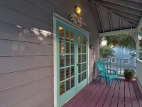 Little House, Cute, Cozy Artist Cottage Hotels in Cedar Key