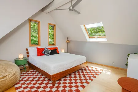 Unique; Modern; Spiral Staircase; Loft; Near IU; Whirlpool Tub; Natural Light