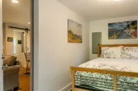 Grand Oaks Cottage: Ideal Location!