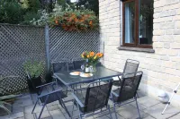 beautifully presented, well equipped, 2 bed cottage close to the sea.