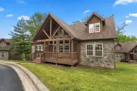 Pools - Pickleball - Golf - Resort Community - Close to Silver Dollar City