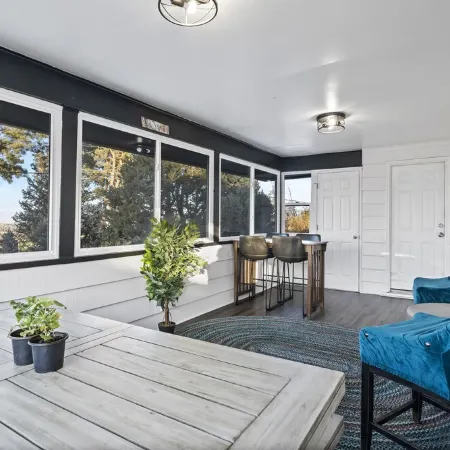 8 Bedrooms, Sleeps 20:  Hot Tub, 20Mins to Denver/Red Rocks