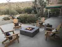 The Joshua Tree Hideaway w/ hot tub. Children and Pet friendly