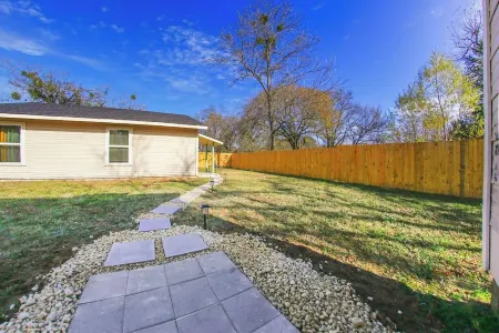 Granny’s House-A Groovy Getaway with Poker Shed! Walk to Walker Disc Golf Park!