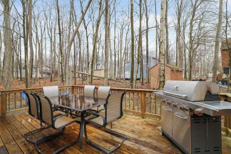 Cabin in the heart of Poconos! A Pocono Bliss! Close to Kalahari and Camelback