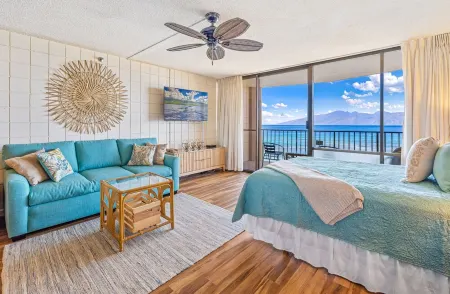 Beautiful Oceanfront Studio Condo located at The Valley Isle Resort