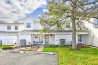 Lovely Mallard Lakes townhome, minutes from Fenwick and OC beaches. Hotels near Viking Amusements and Thunder Lagoon Waterpark