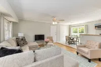 Hampton Home 3 bedroom 2 bath 2 Miles to  beach & Dune rd