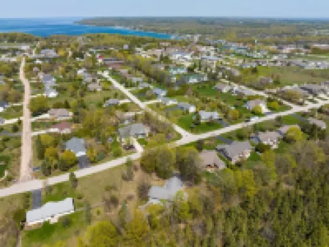 Cozy Home - 3 min to Sister Bay Downtown, Beach, & Pirates Cove Adventure Golf Hotels in Sister Bay