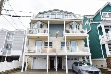Mermaids  Cove Waterfront Townhome Spectacular Views, Views, Views! Отели рядом с достопримечательностью «Cape May Lighthouse»