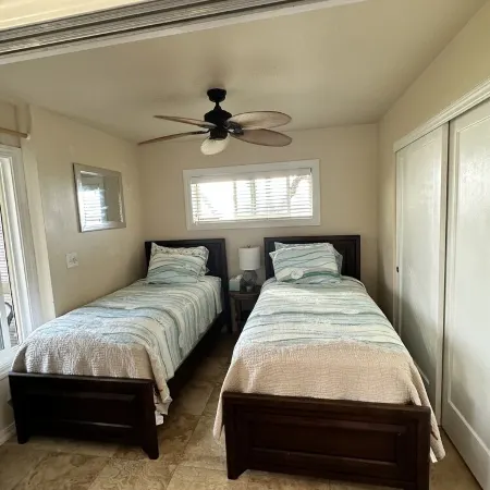 Amazing views from this ground floor, corner unit steps from the beach! Отели в г. Капаа