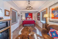 Glamping in Spicewood TX Hill Country~ Cabin 4 The Gus at Green Acres