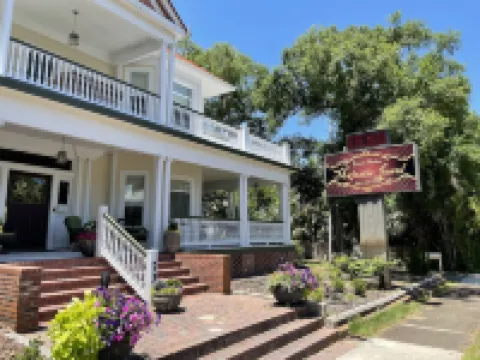 In The Heart of Apalachicola~Walk Everywhere~Autumn Moon Suite~Majestic Jewel
