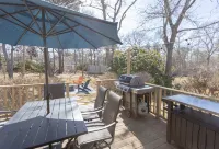 Cozy Cape House - Family Friendly with Great Outdoor Space
