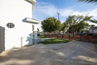 *LUXE Utopia w/Parking | Near LAX & Sofi/Forum* Hotels near Dr. Martin Luther King Jr. Shopping Center