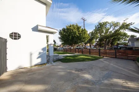 *LUXE Utopia w/Parking | Near LAX & Sofi/Forum* Отели рядом с достопримечательностью «Южный Лос-Анджелес»